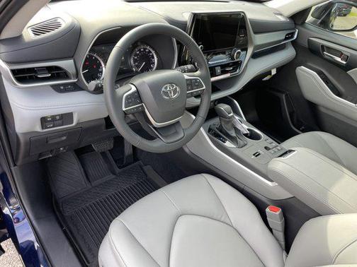 2025 Toyota Highlander XLE