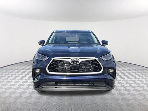 2025 Toyota Highlander XLE