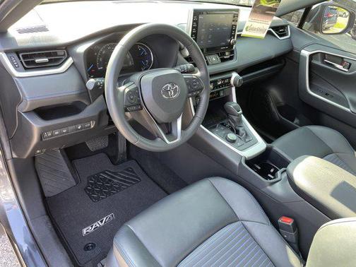 2022 Toyota RAV4 Hybrid SE