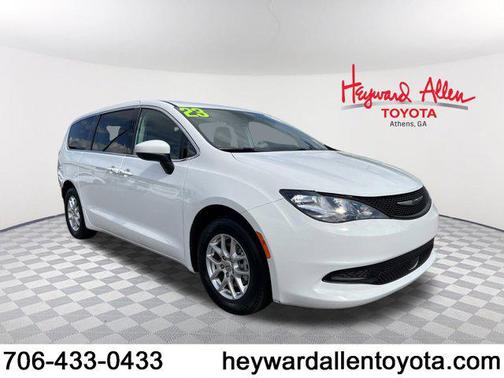 2023 Chrysler Voyager LX