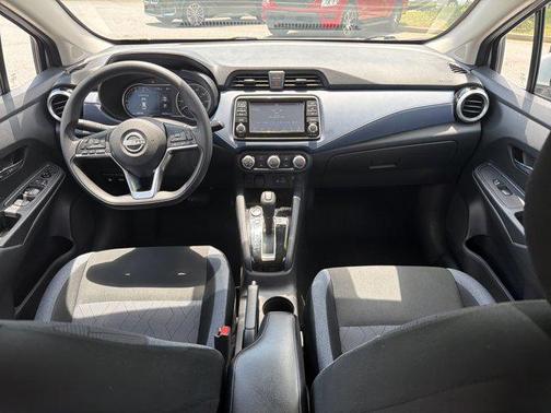 Brilliant Silver Metallic 2024 Nissan Versa 1.6 SV