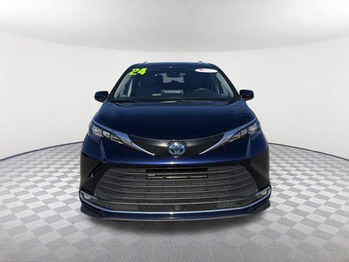 2024 Toyota Sienna XLE