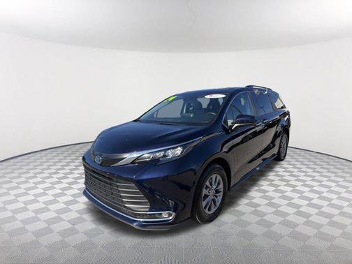 2024 Toyota Sienna XLE