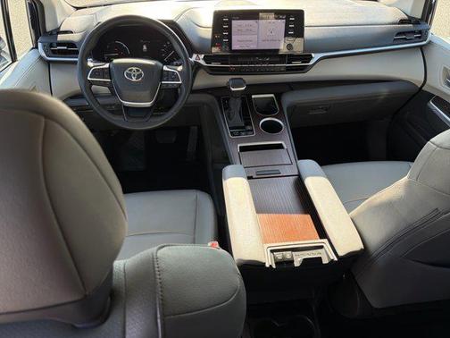 2024 Toyota Sienna XLE