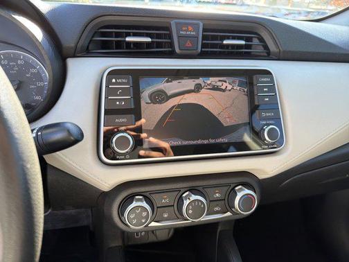 2022 Nissan Versa 1.6 SV