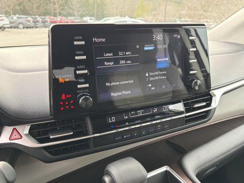 2024 Toyota Sienna LE