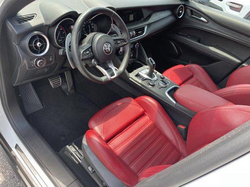 2022 Alfa Romeo Stelvio Sprint