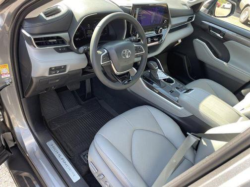 2025 Toyota Highlander Limited