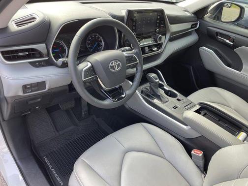 2020 Toyota Highlander Hybrid XLE