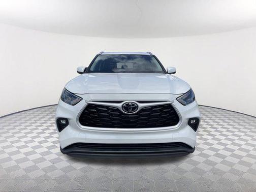 2025 Toyota Highlander XLE