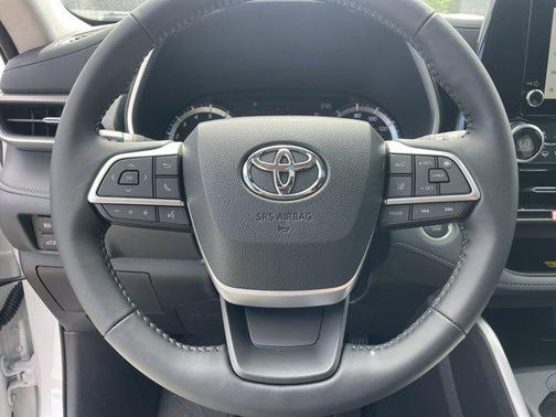 2025 Toyota Highlander XLE