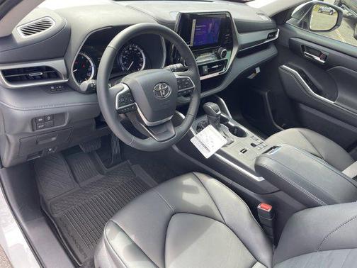 2025 Toyota Highlander XLE