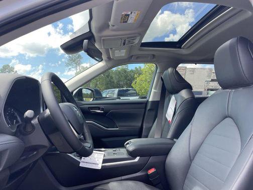 2025 Toyota Highlander XLE