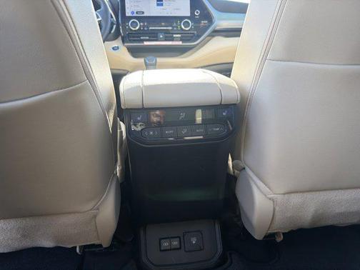 2024 Toyota Highlander Platinum