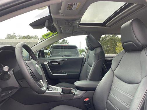 2021 Toyota RAV4 Hybrid SE