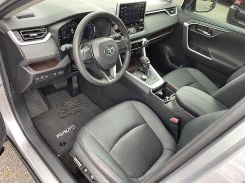 2021 Toyota RAV4 Hybrid SE