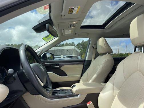 2022 Toyota Highlander Hybrid Limited