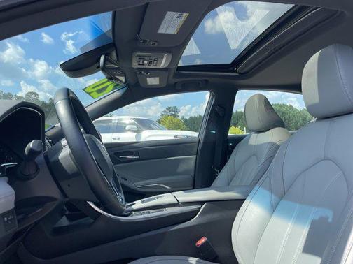 2020 Toyota Avalon Hybrid XLE Plus