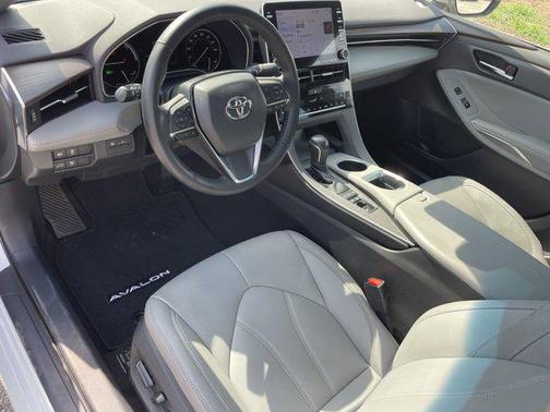 2020 Toyota Avalon Hybrid XLE Plus