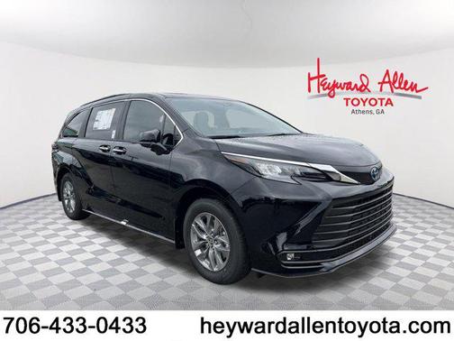 2025 Toyota Sienna XLE