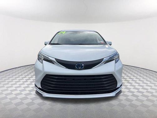2024 Toyota Sienna XLE