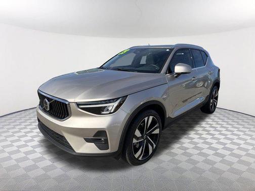 2023 Volvo XC40 B5 Plus Bright Theme