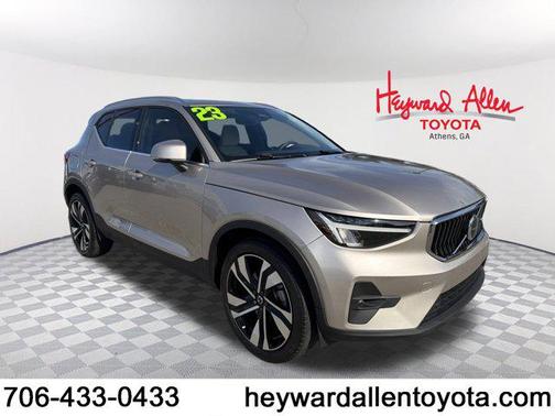 2023 Volvo XC40 B5 Plus Bright Theme
