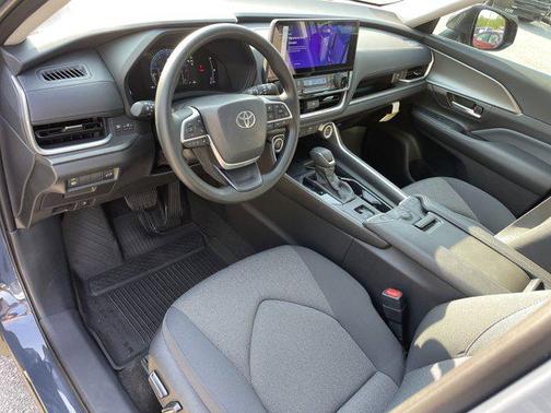 2025 Toyota Highlander LE
