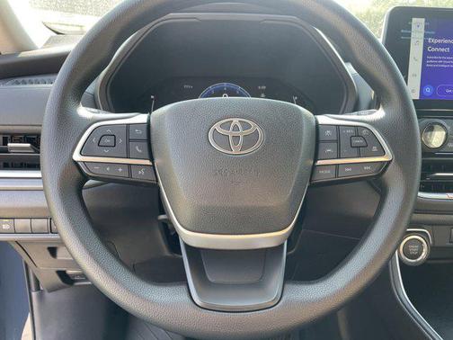 2025 Toyota Highlander LE
