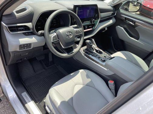 2025 Toyota Highlander Limited