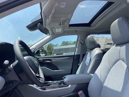 2025 Toyota Highlander Limited
