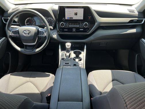 Celestial Silver Metallic 2024 Toyota Highlander LE