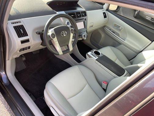 2014 Toyota Prius v Five