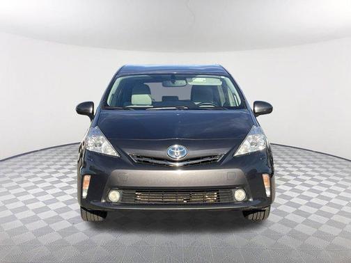 2014 Toyota Prius v Five