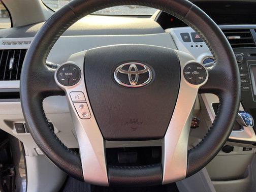 2014 Toyota Prius v Five