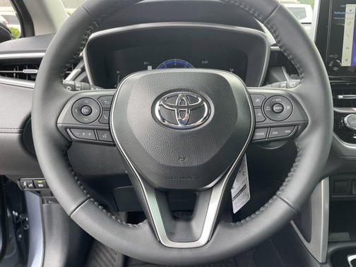 2025 Toyota Corolla Cross XLE