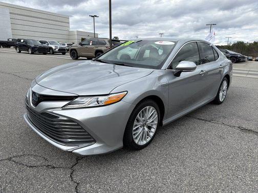 2020 Toyota Camry Hybrid XLE