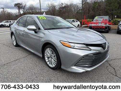 2020 Toyota Camry Hybrid XLE