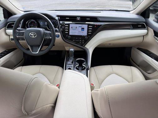 2020 Toyota Camry Hybrid XLE