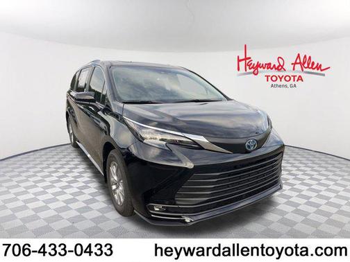2025 Toyota Sienna XLE