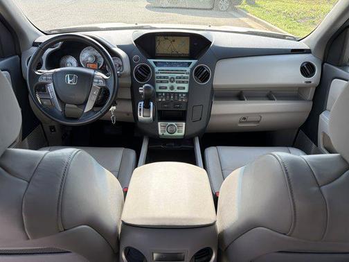 Alabaster Silver Metallic 2010 Honda Pilot Touring