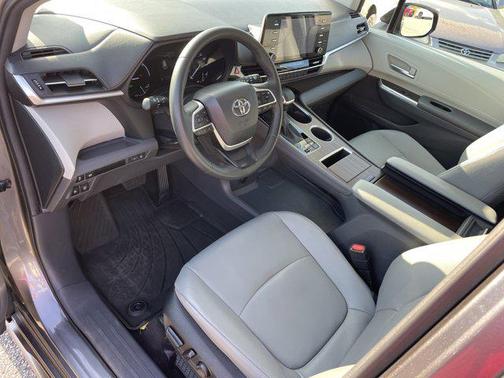 2024 Toyota Sienna XLE 8 Passenger