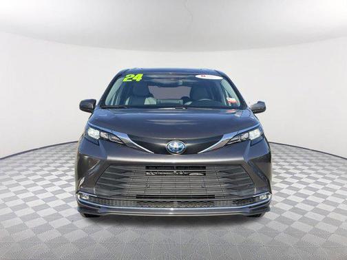 2024 Toyota Sienna XLE 8 Passenger