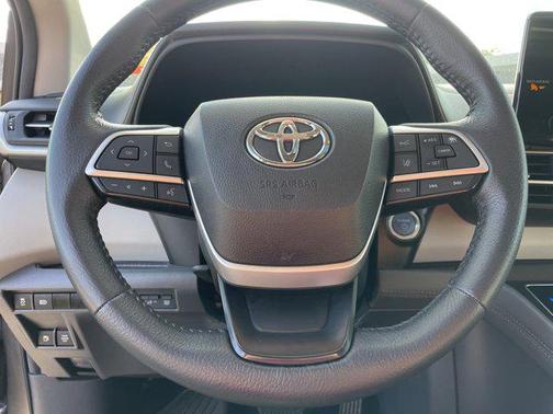 2024 Toyota Sienna XLE 8 Passenger