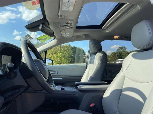 2024 Toyota Sienna XLE 8 Passenger