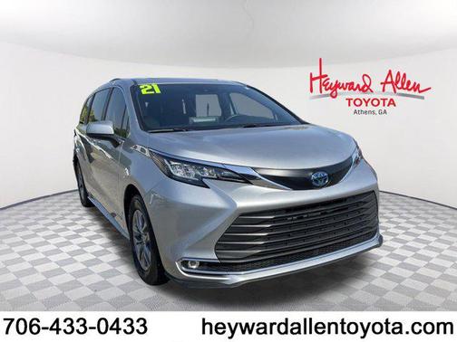2021 Toyota Sienna XLE 8 Passenger
