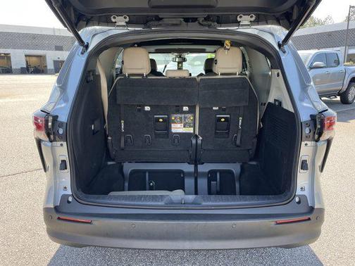 2021 Toyota Sienna XLE 8 Passenger