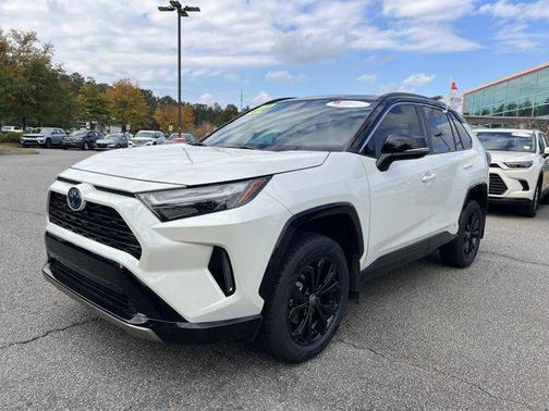 2022 Toyota RAV4 Hybrid SE