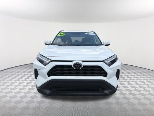 Ice Cap 2025 Toyota RAV4 XLE