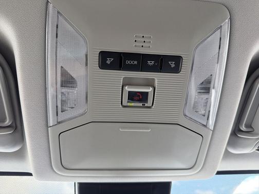 Ice Cap 2025 Toyota RAV4 XLE